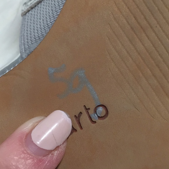 Franco Sarto slip on Size 6 - Picture 7 of 8